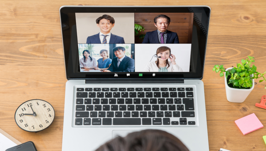 PCでWeb会議を行っている画面