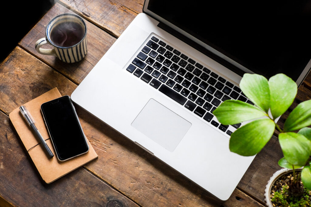 場所や機器を選ばず無料でも使えるWeb会議アプリ