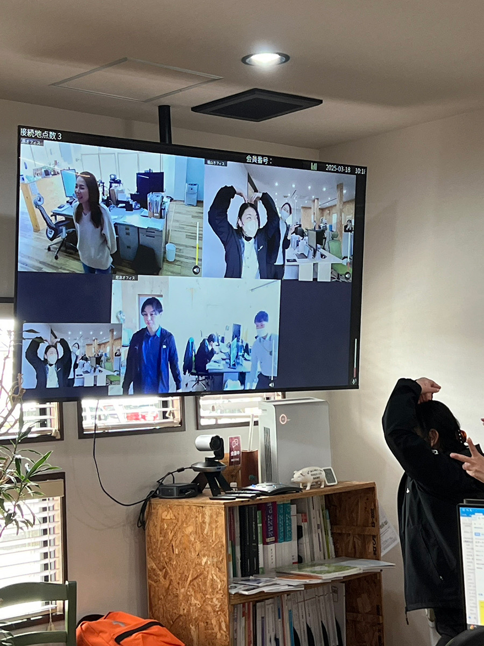 笑顔の絶えないケアデザインの拠点間常時接続の様子